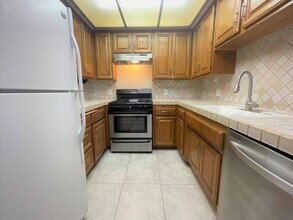 8512 Tuscany Ave in Los Angeles, CA - Building Photo - Building Photo