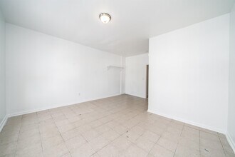 428 Central Ave in Jersey City, NJ - Building Photo - Building Photo