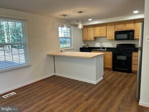 2755 Viking Dr in Herndon, VA - Building Photo - Building Photo