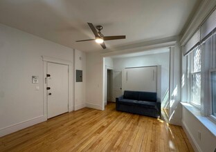 35 Westland Ave, Unit 21 in Boston, MA - Foto de edificio - Building Photo