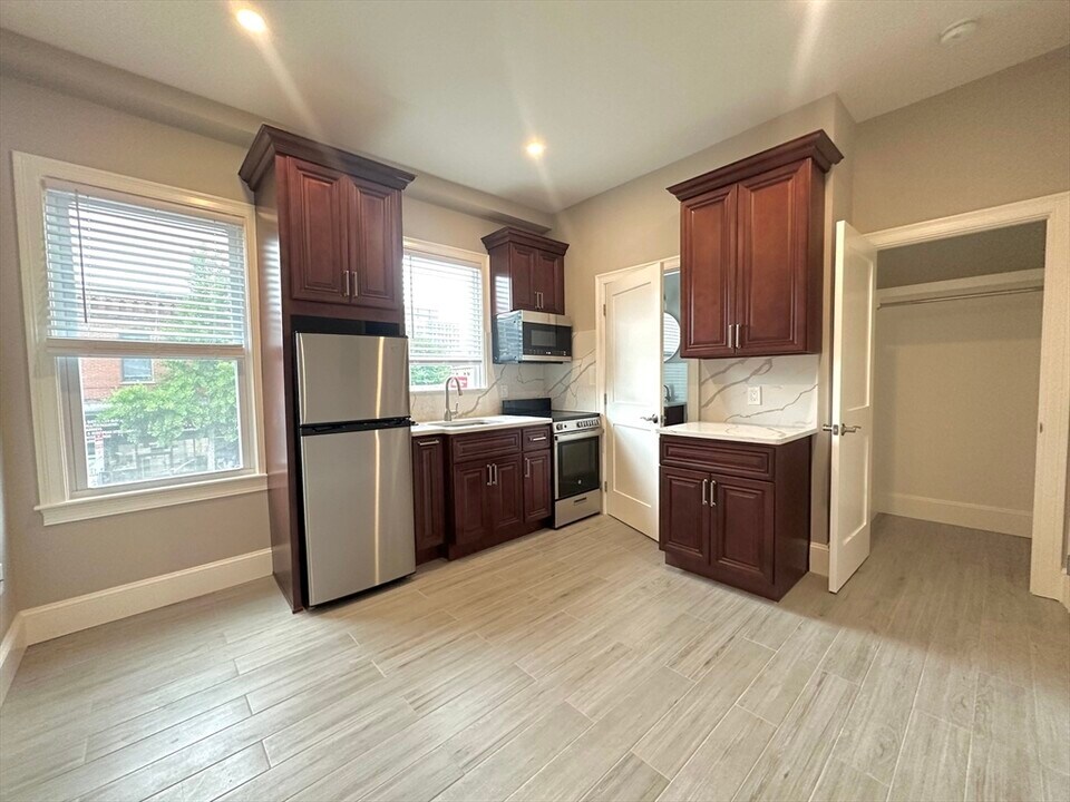 1152 Cambridge St, Unit 2 in Cambridge, MA - Building Photo