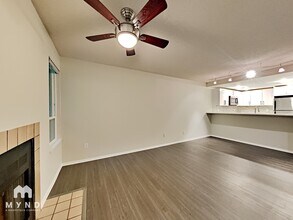 13717 Linden Ave N, Unit 221 in Seattle, WA - Building Photo - Building Photo