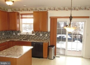 136 Clear Creek Dr, Unit 101 in Bear, DE - Foto de edificio - Building Photo