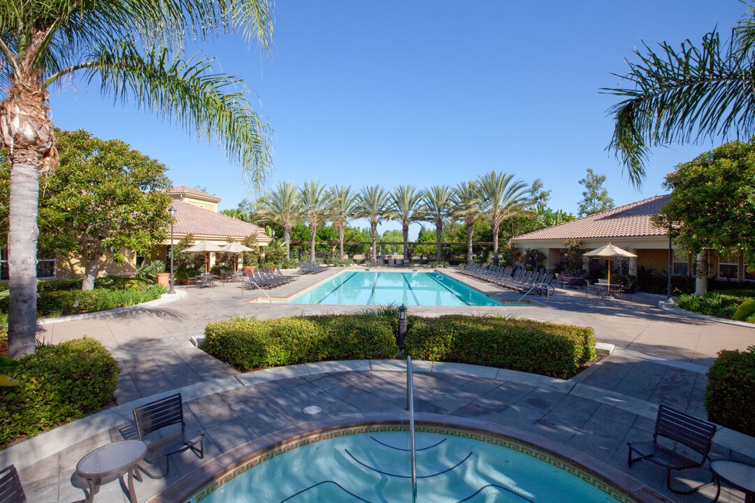 Oak Glen Apartment Homes in Irvine, CA - Building Photo