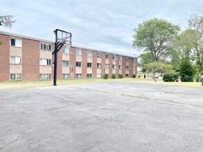2108 Phillips Rd in New Bedford, MA - Building Photo - Building Photo