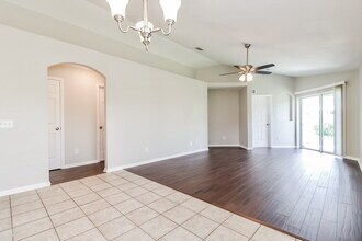 8522 Hawbuck St in Trinity, FL - Foto de edificio - Building Photo