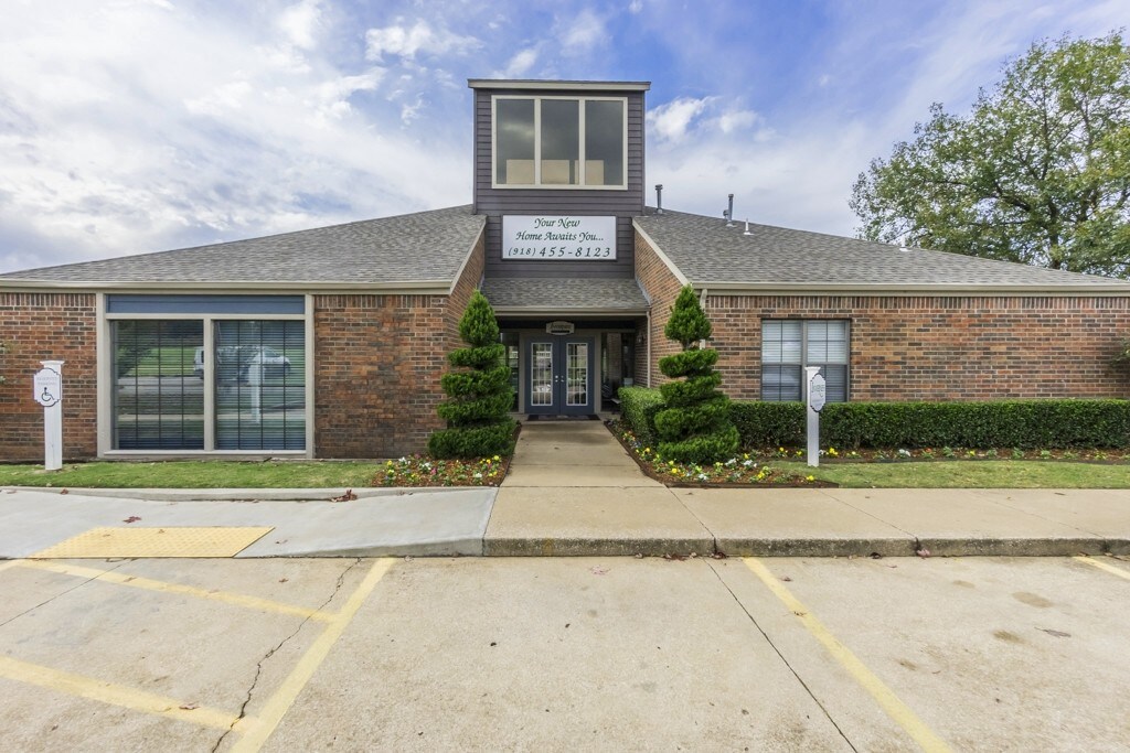 Inverness Apartments in Broken Arrow, OK