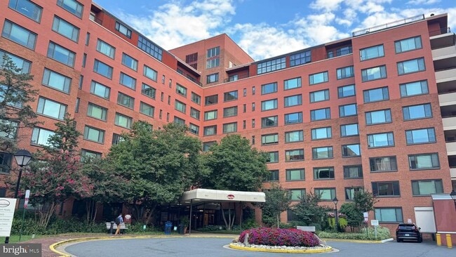 property at 1021 Arlington Blvd