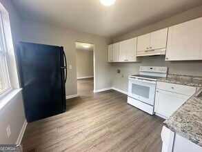 1131 White Oak Dr in Athens, GA - Building Photo - Building Photo