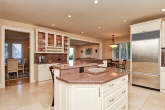 7268 Ridge Dr in Burnaby, BC - Building Photo - Building Photo