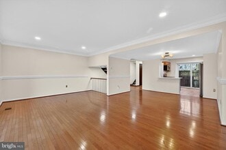 9250 Three Oaks Dr in Silver Spring, MD - Building Photo - Building Photo