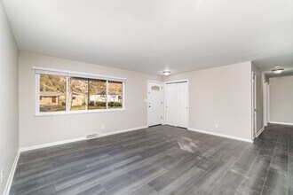 7884 Greenland Pl in Cincinnati, OH - Building Photo - Building Photo