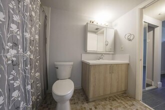 1470 NE 123rd St, Unit A104 in North Miami, FL - Building Photo - Building Photo