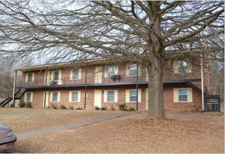 Green Oaks Apartments in Winston-Salem, NC - Building Photo - Building Photo