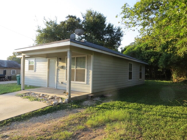 511 W Avenue C in Belton, TX - Building Photo - Building Photo