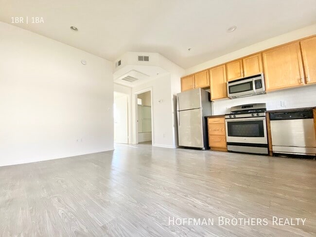 251 Robinson St in Los Angeles, CA - Building Photo - Building Photo