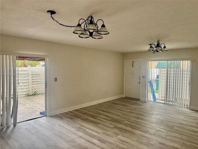 14346 SW 96th Terrace in Miami, FL - Building Photo - Building Photo