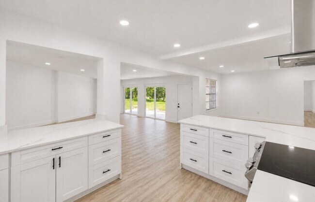 12845 NW 2nd Ave in North Miami, FL - Building Photo - Building Photo
