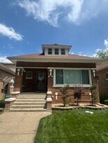 7937 S Crandon Ave in Chicago, IL - Building Photo
