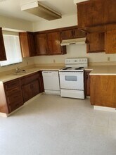 5101 Appleblossom Dr in Bakersfield, CA - Building Photo - Building Photo
