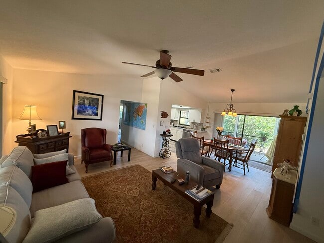 2507 Canterbury Dr N in Riviera Beach, FL - Building Photo - Building Photo