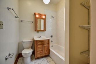 849 W Grace St, Unit 3 in Chicago, IL - Building Photo - Building Photo