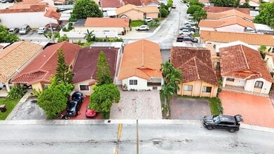 2524 W 65th St in Hialeah, FL - Building Photo - Building Photo