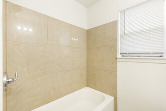 8451 1/2 Howard Dr in Houston, TX - Building Photo - Building Photo