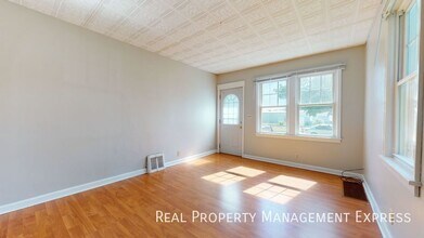 Renovated 2 Bedroom 1 Bathroom Home w/ Sin in Sioux Falls, SD - Building Photo - Building Photo