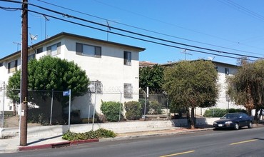 938 S Gramercy Dr in Los Angeles, CA - Foto de edificio - Building Photo