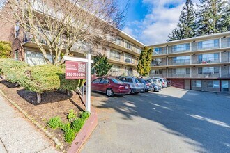Prime location for walkable living near shops and restaurants! in Seattle, WA - Building Photo - Building Photo