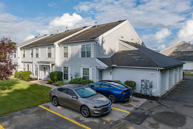 Windsor Park Estates in Copley, OH - Foto de edificio - Building Photo