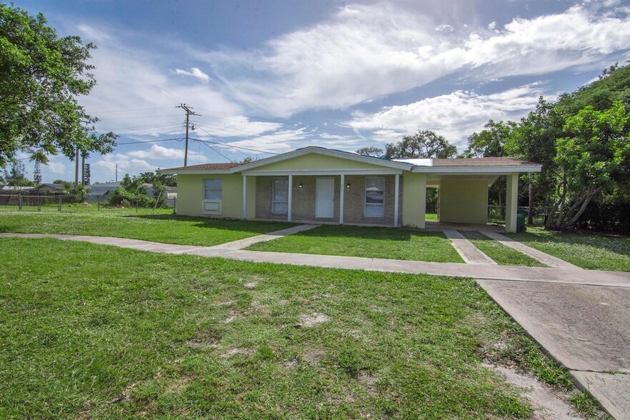 425 Riomar Dr, Unit 4689 Rock in Port St. Lucie, FL - Building Photo