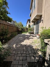 4656 Snead Dr in Santa Clara, CA - Foto de edificio - Building Photo