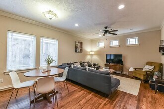 5924 Petty St in Houston, TX - Building Photo - Building Photo