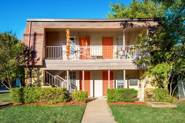 1328 S Henderson St, Unit 1 in Fort Worth, TX - Foto de edificio - Building Photo