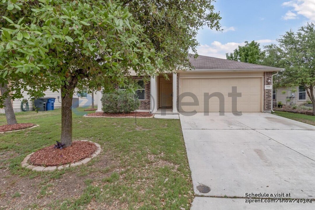 777 Wolfeton Way in New Braunfels, TX - Building Photo