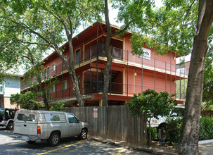 The Carrells Apartments in Austin, TX - Foto de edificio - Building Photo