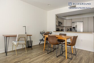 10473 Santa Monica Blvd in Los Angeles, CA - Building Photo - Building Photo
