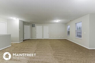 6879 Merritt Ridge Way in Avon, IN - Foto de edificio - Building Photo