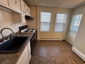 5 Howard St, Unit 1 in Melrose, MA - Building Photo - Building Photo