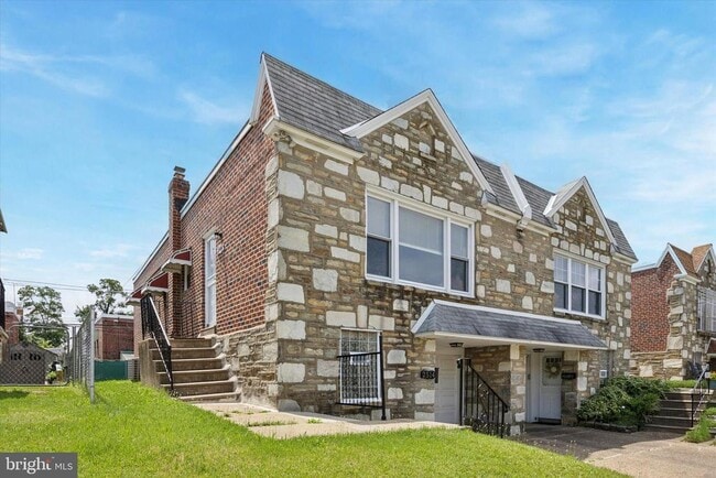 property at 2514 Vista St
