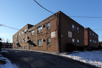 Mayfair Garden Apartments in Philadelphia, PA - Foto de edificio - Building Photo