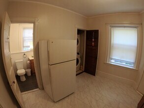 36 High St, Unit 5 in Brookline, MA - Building Photo - Building Photo