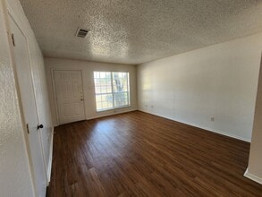 616 SE Gardens Blvd in Burleson, TX - Building Photo - Building Photo