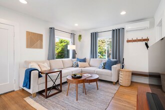 811 NE 63rd St in Seattle, WA - Building Photo - Building Photo
