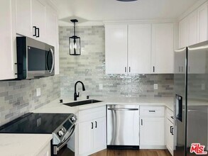 5820 S Mansfield Ave in Los Angeles, CA - Building Photo - Building Photo