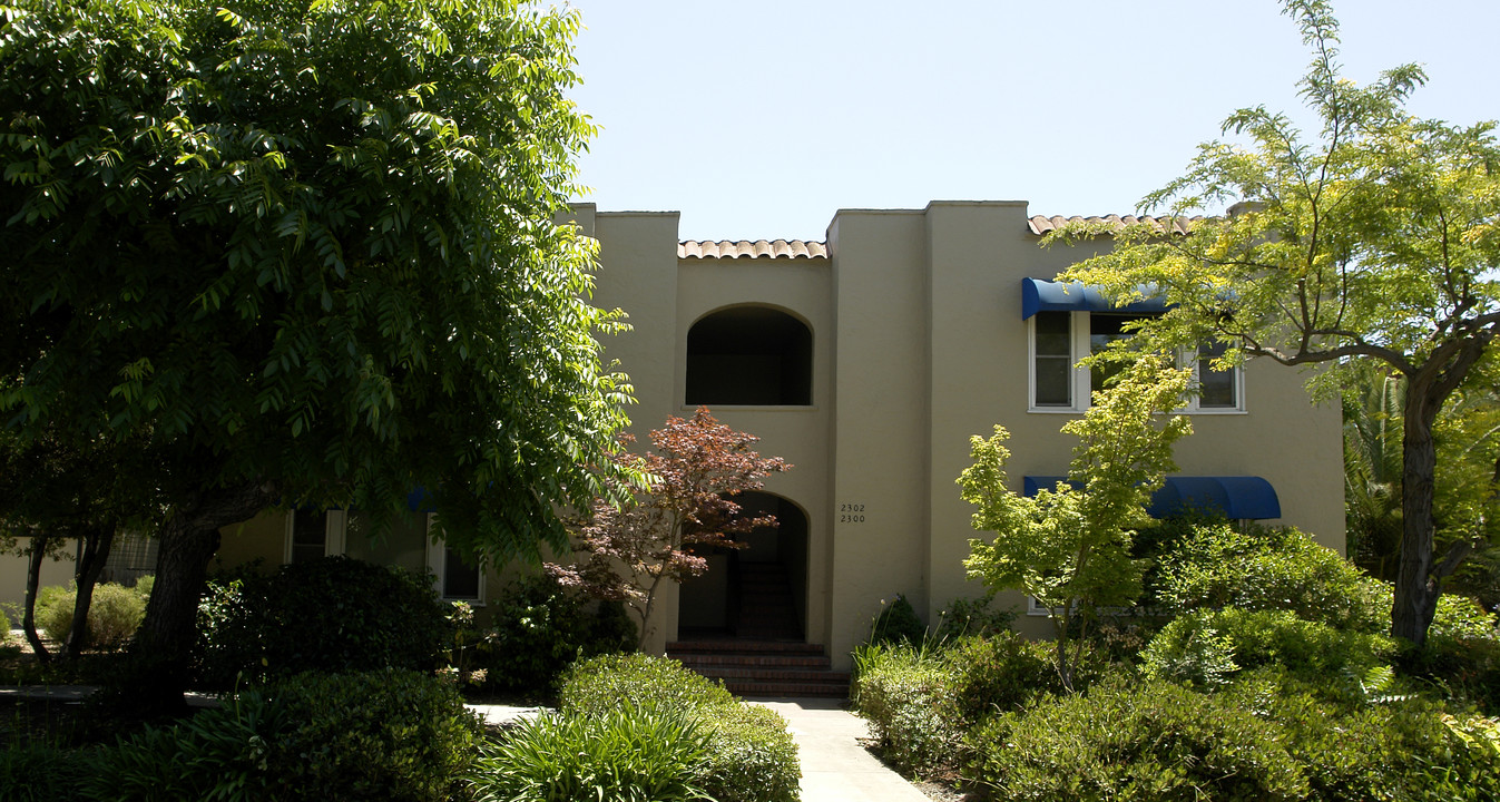 2300 Pacheco St in Concord, CA - Foto de edificio