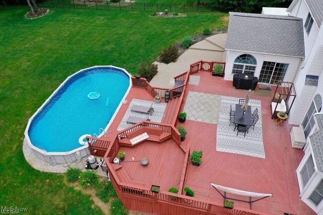 8054 Sandstone Dr in Northfield, OH - Foto de edificio - Building Photo