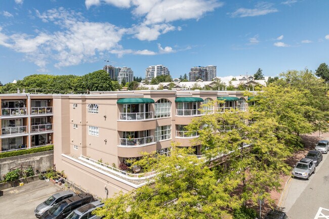 15284 Buena Vista Av in White Rock, BC - Building Photo - Building Photo